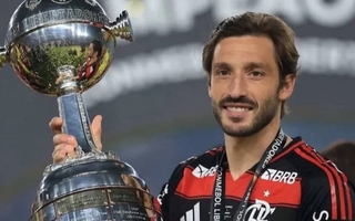 River ofertó por Matías Viña para reforzar su defensa en 2026