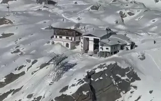 Accidente en teleférico de los Alpes italianos deja cuatro heridos y más de 100 varados