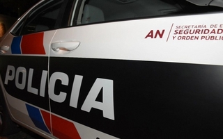 Tres jóvenes fueron detenidos tras persecución por robo en papelería