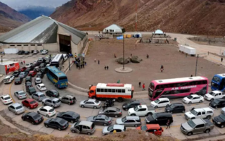 Paso a Chile por Mendoza: 40 minutos de espera, pero la atención migratoria se suspende a las 20 horas
